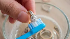 Zašto ne biste čistili nakit pastom za zube i što koristiti umjesto toga