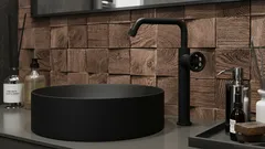 Crna sanitarija – trend ili praktično rješenje? Analiza bez mitova